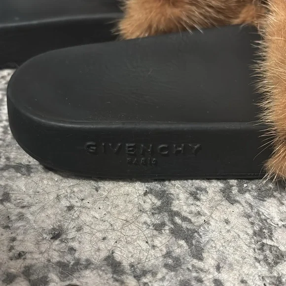 Givenchy fur slip on slides - Picture 2 of 3